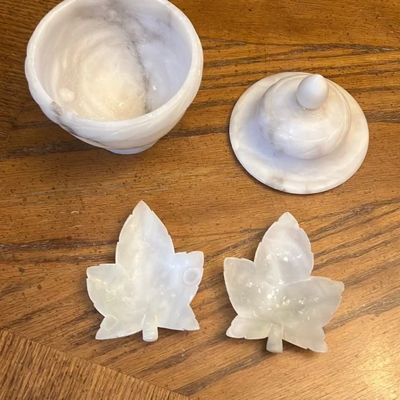 Vintage marble canister, vintage marble leaf trinkets - Picture 1 of 7